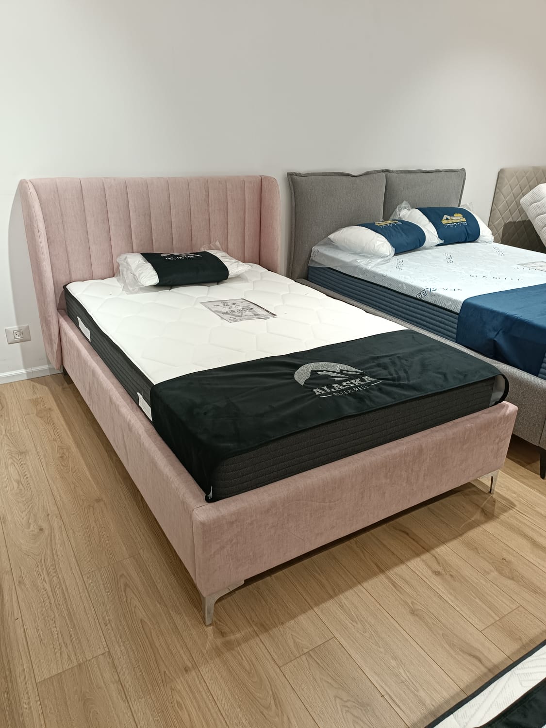 מיטה מרופדת 1.20 דגם קלואי